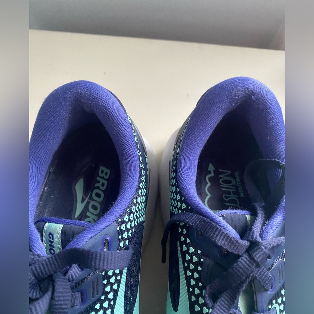 Brooks Ghost sneakers size 8 - Picture 4 of 7